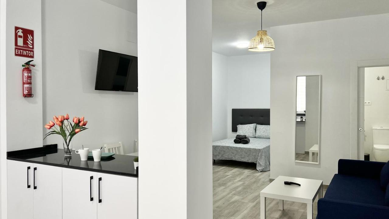 Los Tilos Suites-Vialia Малага Экстерьер фото